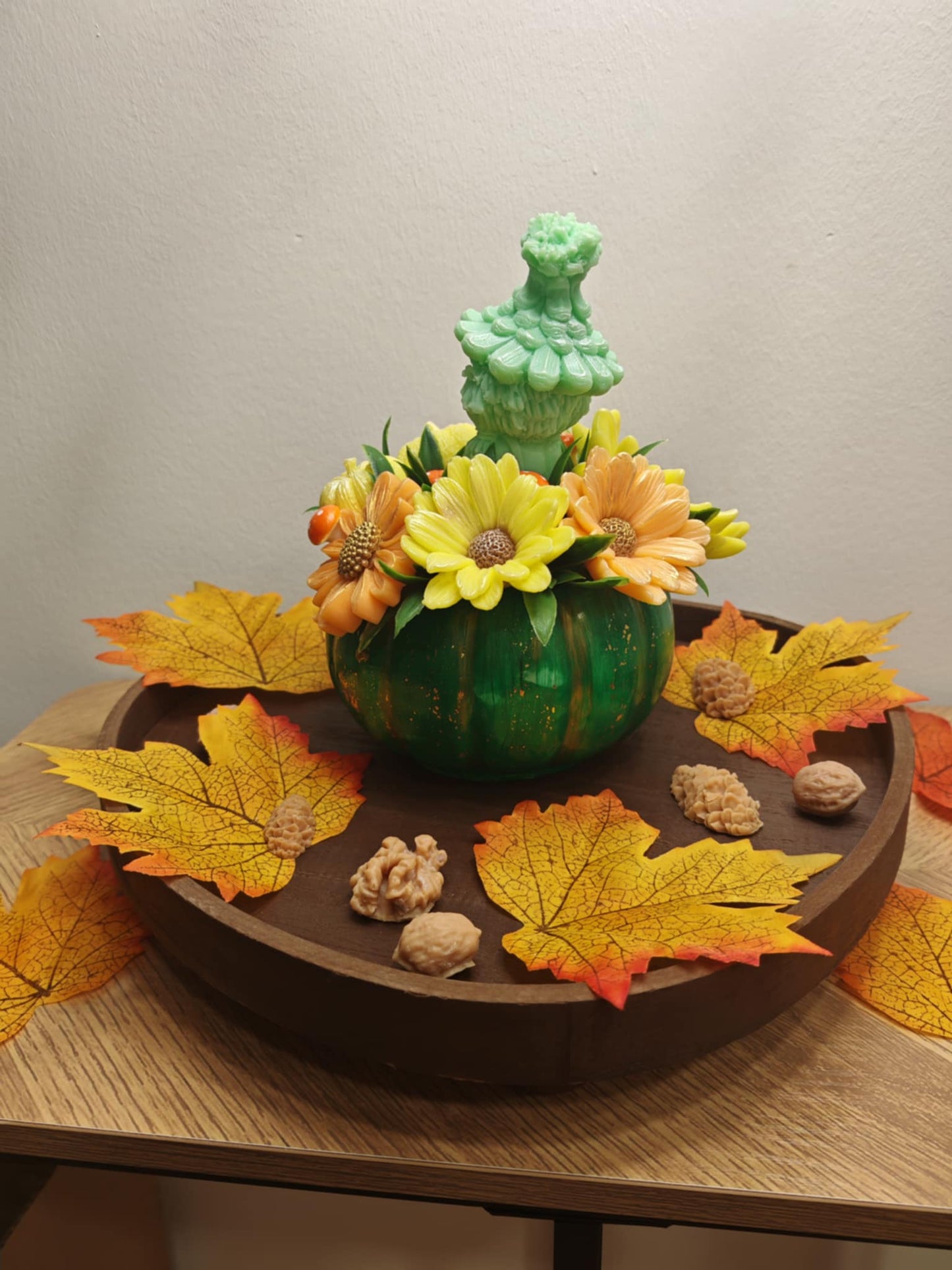 A fragrant bouquet of soap flowers, hidden in a handmade ceramic pumpkin, ready to color and perfume your days.