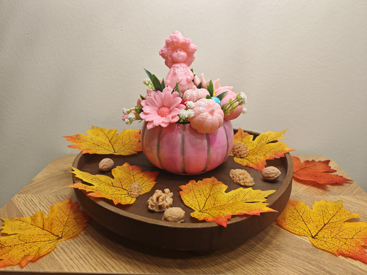 A fragrant bouquet of soap flowers, hidden in a handmade ceramic pumpkin, ready to color and perfume your days.