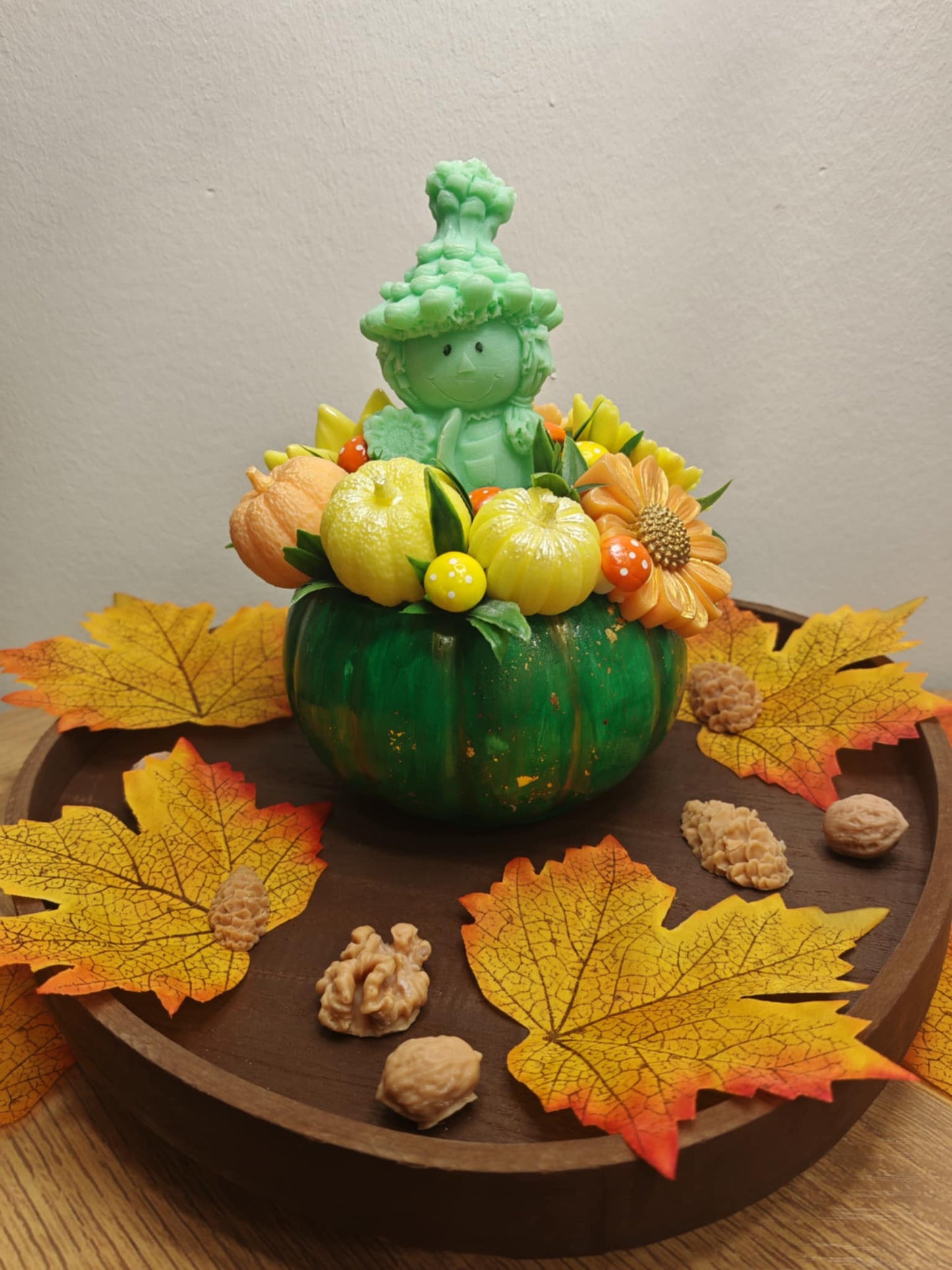 A fragrant bouquet of soap flowers, hidden in a handmade ceramic pumpkin, ready to color and perfume your days.