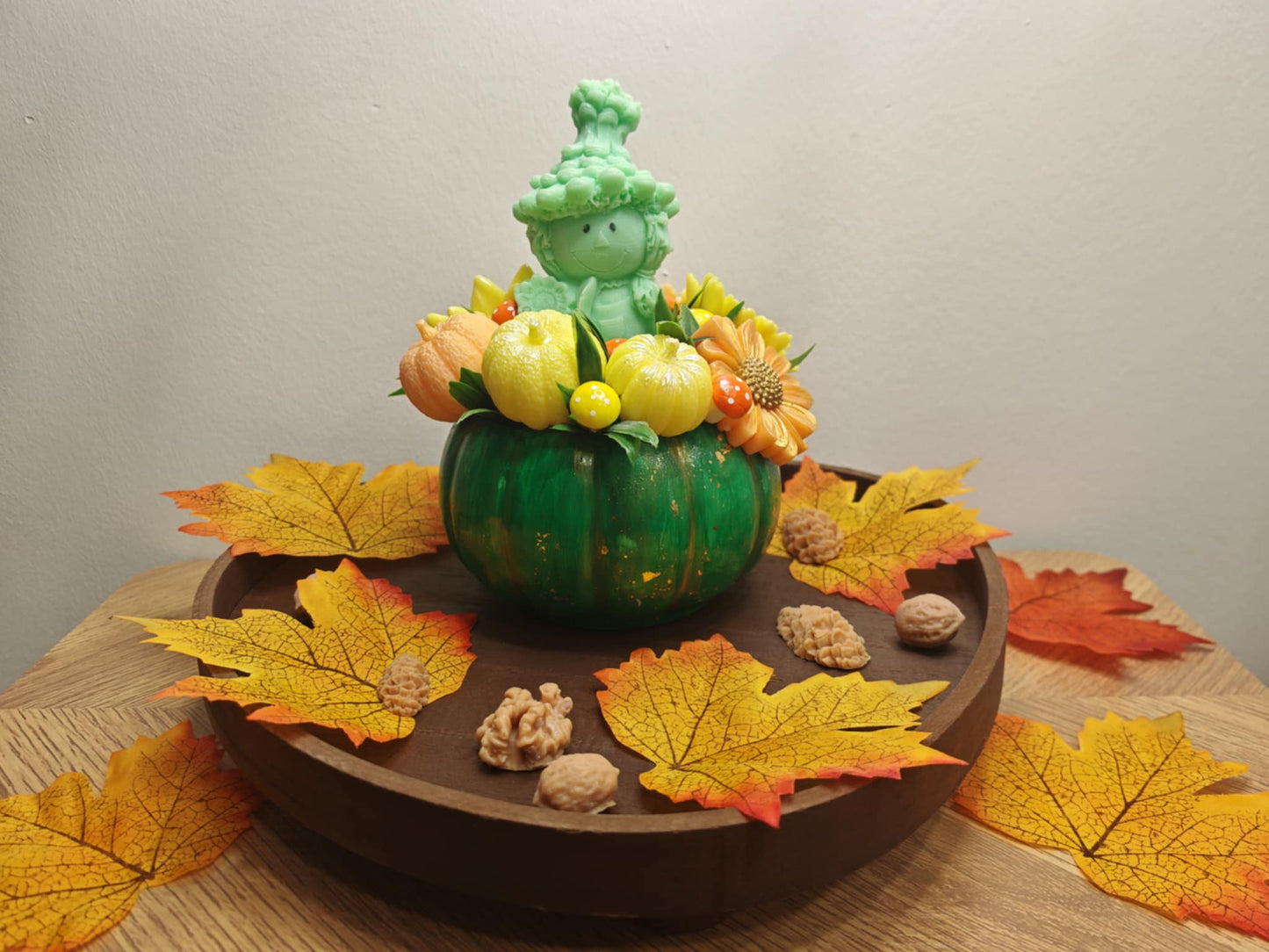 A fragrant bouquet of soap flowers, hidden in a handmade ceramic pumpkin, ready to color and perfume your days.