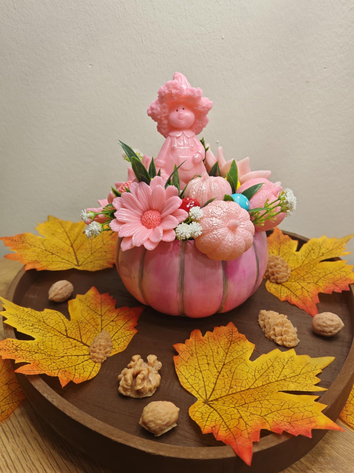A fragrant bouquet of soap flowers, hidden in a handmade ceramic pumpkin, ready to color and perfume your days.