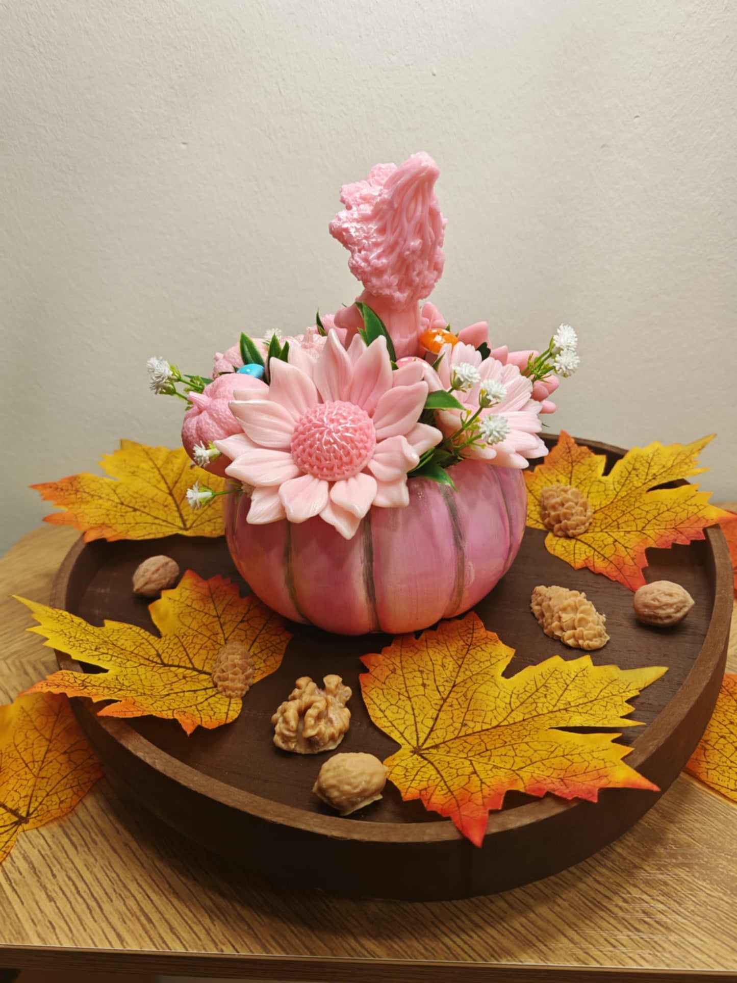 A fragrant bouquet of soap flowers, hidden in a handmade ceramic pumpkin, ready to color and perfume your days.